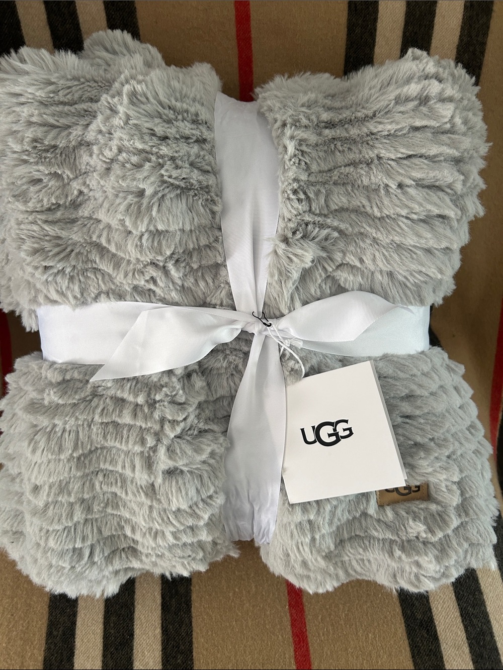 UGG Plush Light Gray (Seall) Throw Sz Approx 52X66
